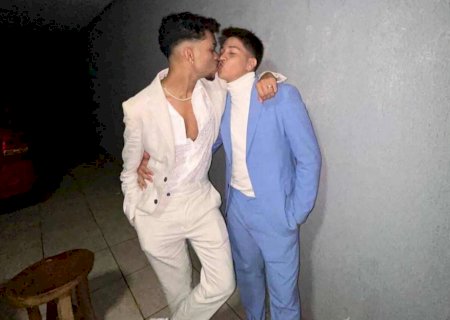 Jessé Aguiar publica foto com ex-namorado e desabafa