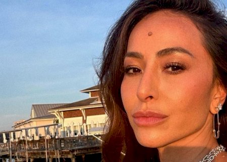 Sabrina Sato rebate críticas à verruga na testa: ‘Me torna única’