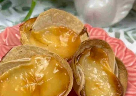 Tortinha de leite condensado leva 2 ingredientes e fica parecida com pastel de belém