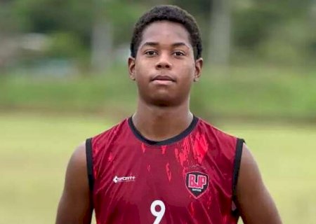 Com 14 anos, &ldquo;Pel&eacute; de Bataguassu&rdquo; participa de campeonato na Espanha