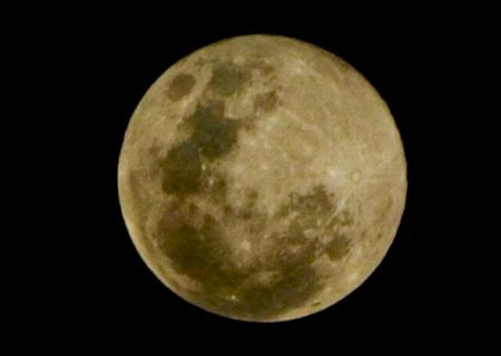 Última superlua cheia do ano ilumina o céu de Campo Grande