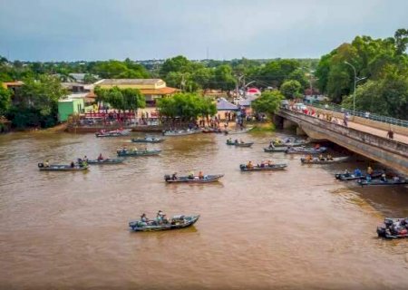 Com pesca liberada e Carnaval, barcos tomam conta de rios de Corumb&aacute; e Coxim