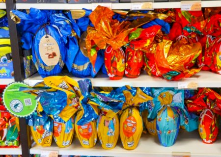 Preço do ovo de Páscoa é reclamação unânime, mas vendedores esperam filas até a Páscoa