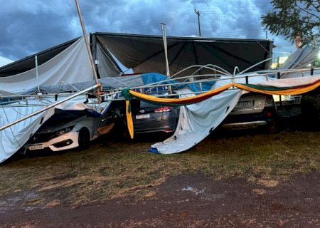 Temporal causa estragos na Expoagro e cancela rodeio na noite desta sexta-feira