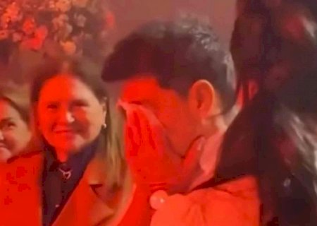 Sonho realizado! Zezé di Camargo vai aos prantos ao conhecer ídolo paraguaio: ‘Melhor do mundo’