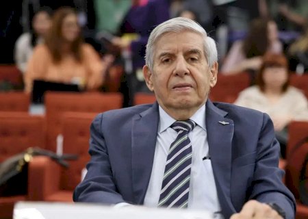 Moraes concede prisão domiciliar a Augusto Heleno após laudo médico apontar quadro de demência