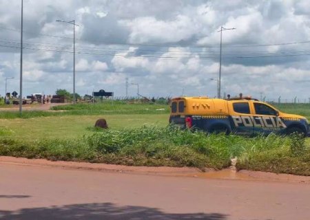 Ind&iacute;genas voltam a bloquear rodovia pela terceira vez na semana