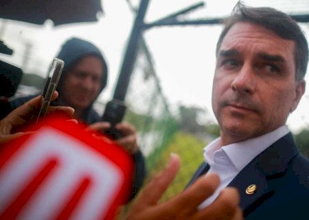 Direita chega a 2026 com divisão e Flávio 'abençoado' por Bolsonaro