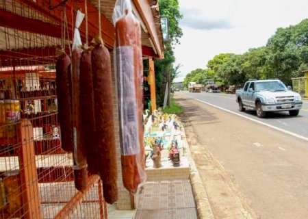 &Agrave;s margens da BR-163, comerciantes temem retirada de barracas com duplica&ccedil;&atilde;o