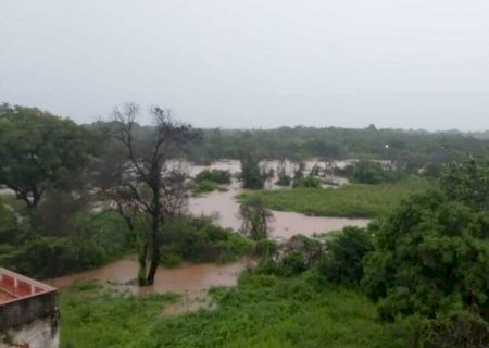 Após chuvas intensas, rio se aproxima dos 7 metros e deixa Aquidauana e Anastácio em alerta