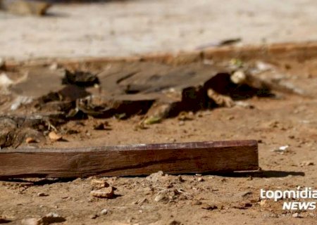 Homem tem casa invadida e é espancado com pedaço de madeira em Naviraí