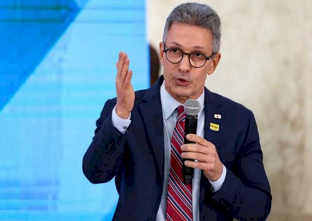 'É um tapa na cara dos brasileiros', diz Zema sobre Flávio Bolsonaro cobrar dinheiro de Vorcaro