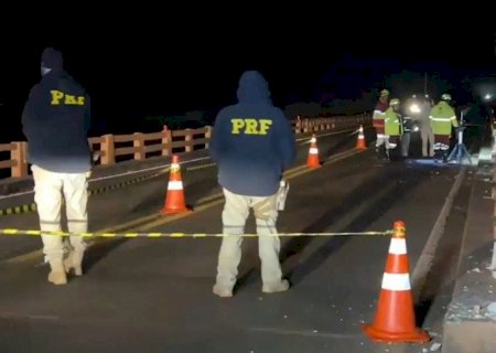 Caminhão rompe proteção de ponte e desaparece nas águas do Rio Vacaria na BR-163