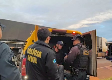 Caminhoneiro de Caarapó é preso bêbado após atropelar mulher e arrastar moto por 5 km