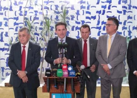 Hugo Motta anuncia transi&ccedil;&atilde;o de um ano para fim da 6x1 e jornada de 40 horas