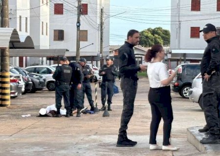 Policial aplica &ldquo;mata-le&atilde;o&rdquo; e suspeito de furto de carro morre em condom&iacute;nio