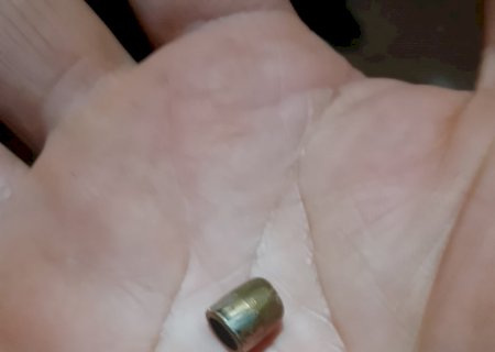 Morador relata disparos de arma de fogo após jogo do Paraguai e projétil atinge cobertura de residência em Caarapó