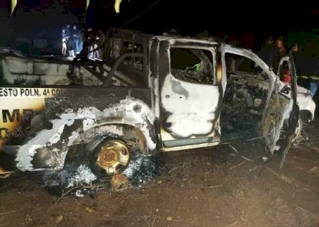 Grupo ataca posto policial, queima carros e deixa 3 mortos na fronteira