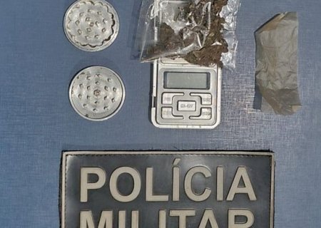 Jovem é detido por porte de maconha durante ação da Polícia Militar em Caarapó