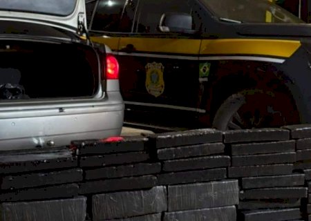PRF recupera caminhonete furtada e apreende 142 quilos de maconha