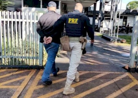 Motorista preso após tentar fugir da polícia transportava mais de 1 tonelada de maconha