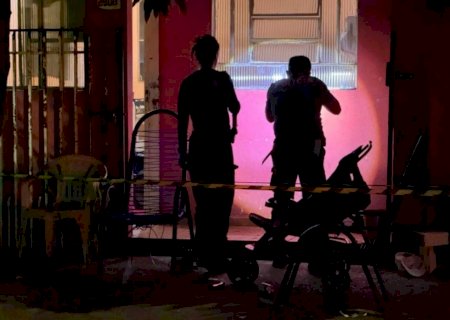 Homem morre durante ataque a tiros e gestante fica em estado grave em Ivinhema