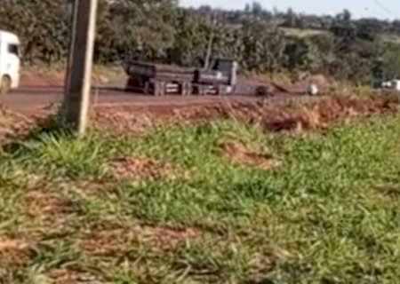 Acidente entre motocicleta e caminhão deixa duas vítimas graves na BR-163