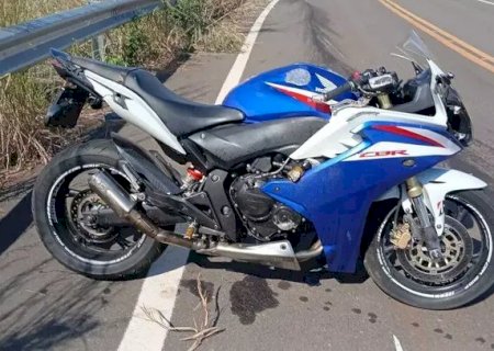 Homem morre após bater moto de alta cilindrada em proteção de estrada em MS
