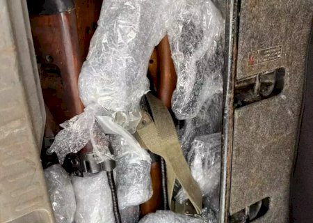 Policial é preso com 20 fuzis que seriam levados ao Rio de Janeiro