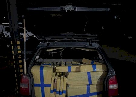 Após furar sinal, motorista é preso com mais de 300kg de maconha em veículo