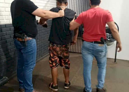 "Antes ele do que eu": preso por homicídio diz que matou homem após ameaça