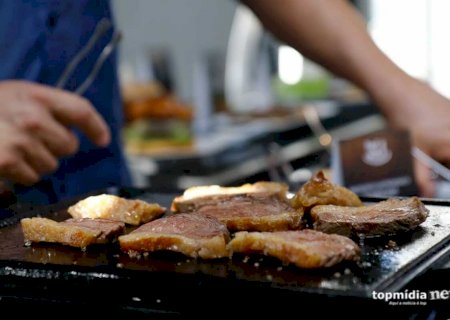 Homem pede ménage com a esposa e uma amiga, leva não e se irrita durante churrasco em Sidrolândia