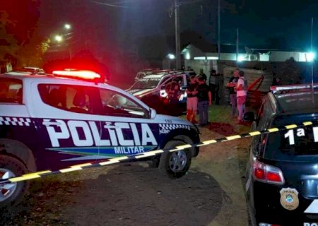 Homem mata mulher com com golpes de foice e martelo no Tiradentes (vídeo)>
