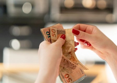 Salário mínimo deverá subir para R$ 1.741 em 2027