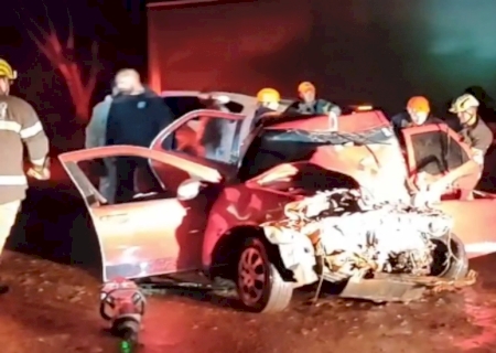 Acidente entre carro e caminhão deixa três mortos na BR-158 em MS