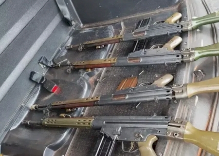 PRF encontra 4 fuzis no meio de carga de maconha escondida em grãos na BR-163