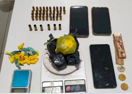 Polícia prende 5 e apreende adolescente por atentado contra rapaz>