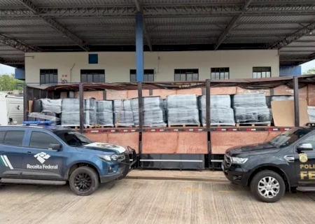 PF e Receita apreendem 17 toneladas de insumo para cocaína em MS