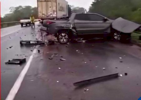 Em Rio Verde, acidente entre picape e carreta deixa 2 vítimas na BR-163